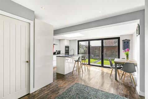 Kitchen and dining .JPG