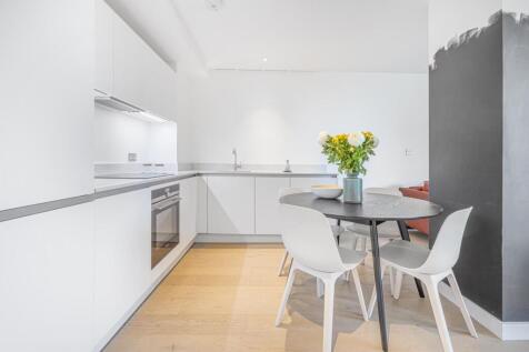 Hill House, Highgate Hill, Islington, London photo 2