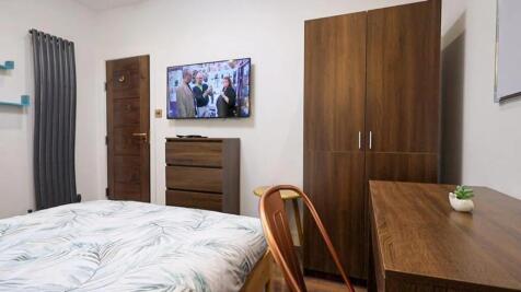 Well-presented bedroom with a comfy double bed,...