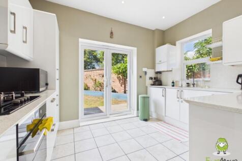 EweMove Estate Agents Basingstoke - Winchester Roa