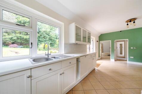 Kitchen (enchanced).jpg