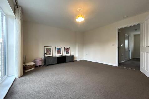 Regis Park Road, Reading, Berkshire, RG6 photo 4