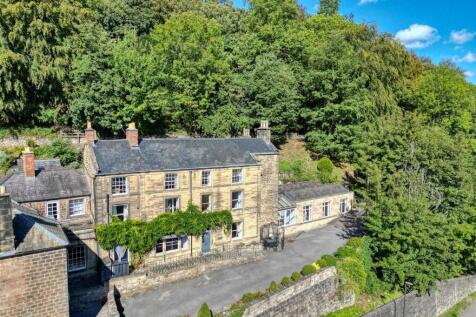 Drone - front of the home and woodland behind.jpg