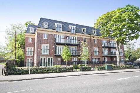 2-bed flat on Gray Court, Pinner , £1,850/mo