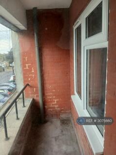 3-bed flat on Eldred Drive, Orpington, BR5, £1,950/mo