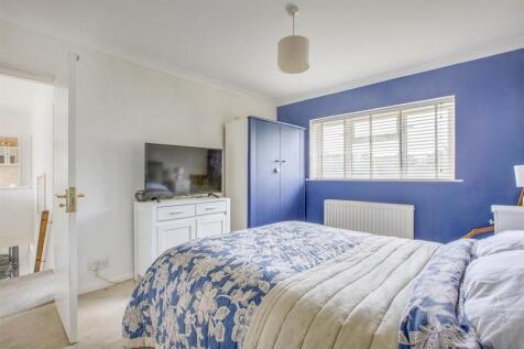 2 Mayflower Close, HP17 8QH-5.jpg