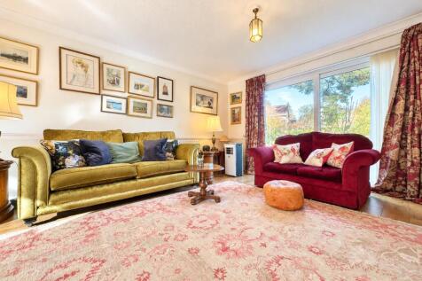 Bourne Firs, Lower Bourne, Farnham, Surrey, GU10 photo 4