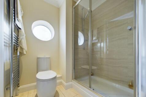 En-Suite To Master Bedroom