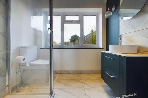 CAM02773G0-PR0237-STILL013