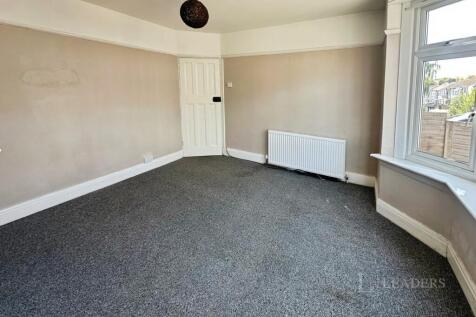 Chandos Road, Luton, Bedfordshire, LU4 photo 3