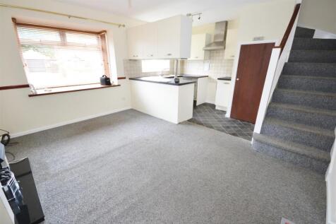 KITCHE/LIVING ROOM