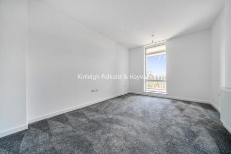 22 Centenary Road, Dagenham, RM9 photo 4