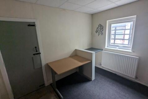Retail Property (high street) to rent Image 5