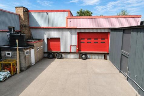 Dock level loading doors