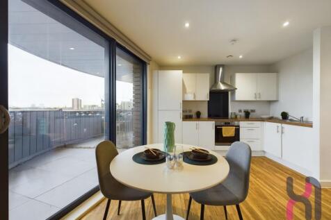 2-bed flat on 3 Pomona Strand, Old Trafford, M16, £1,350/mo
