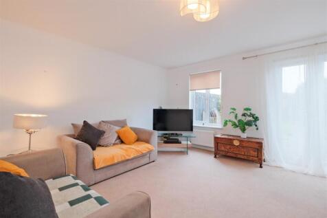 Living Room / Dining