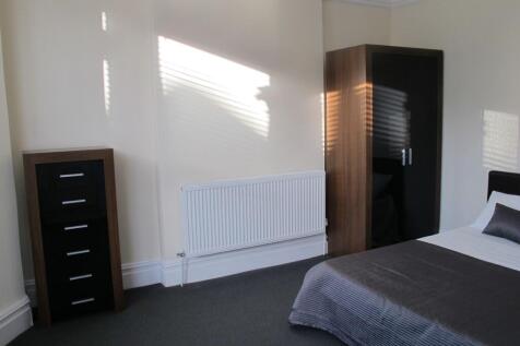 Bright, tidy double bedroom with contemporary d...