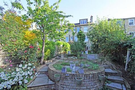 IMG_9697 garden rear.jpg