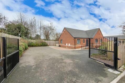Batley, WF17 - property photo