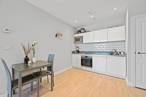 Kitchen Dining Area.jpg