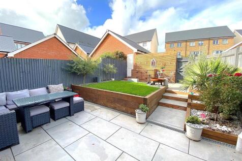 8 Daisy Way - Garden1.jpg