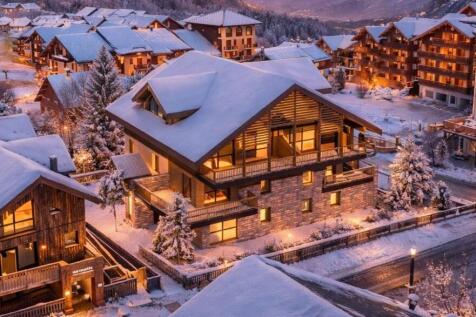 Ski in and out apart