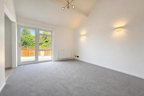 King Arthur Close, Cheltenham photo 3