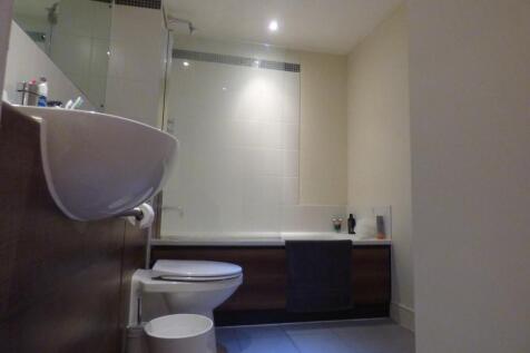 bathroom ()