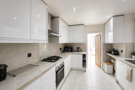 Bushey Road, London, E13 photo 3