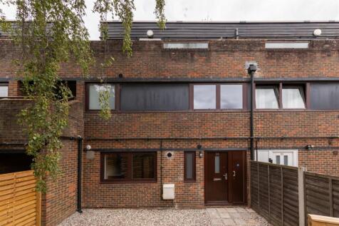 Churchfields, E18