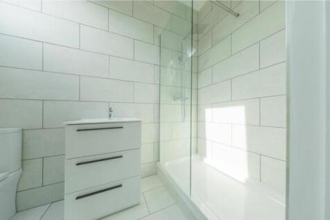 MASTER EN-SUITE.jpeg