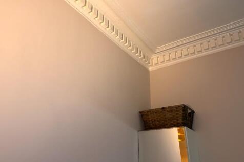Hall cornice