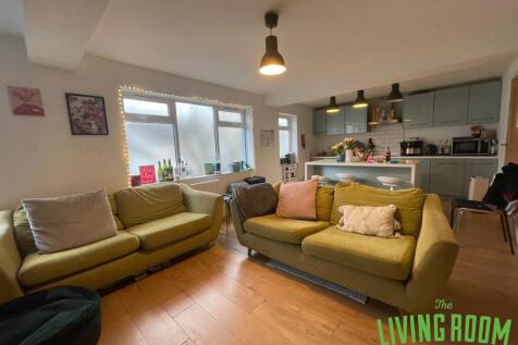 6-bed flat on Library Court, Fairoak Road, Cathays, £3,720/mo
