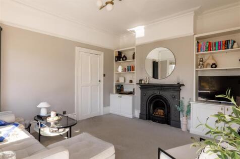 Flat 3, 127 Barnett Wood Lane-6.jpg