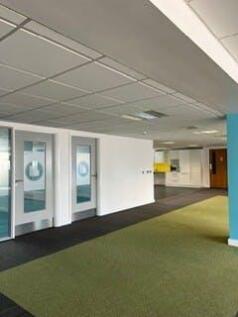 Office to rent Image 7
