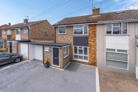 19 Anderson Drive, Ashford, TW15 1BG-3.jpg