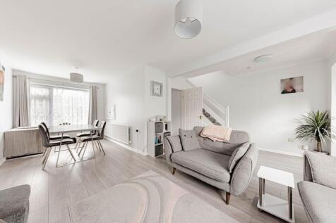 Living/Dining Room (2)