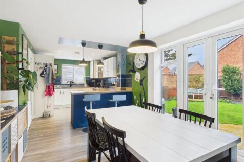 Kitchen/ Dining Room