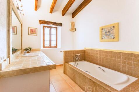 Excellent villa for sale in Alcudia with tourists license