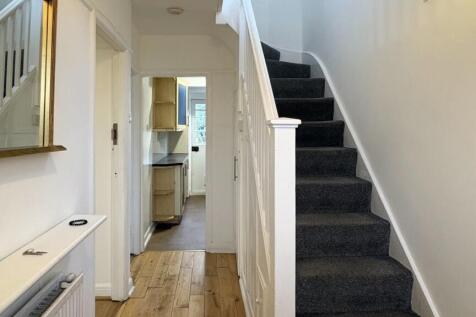 Bright, tidy entrance hallway with wood-effect ...