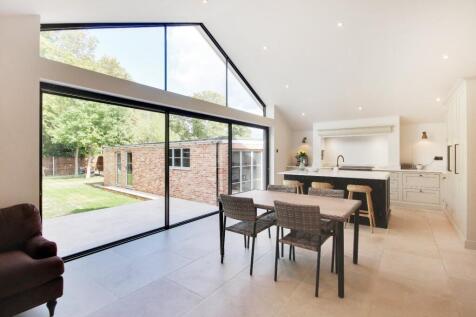 Kitchen/Family Rm