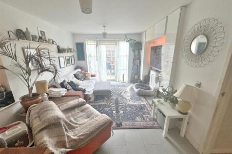 Pelham Court, Bowmans Close, Potters Bar photo 3