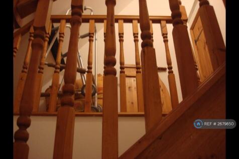  Top Floor Leading To Doorway Into Flat 3