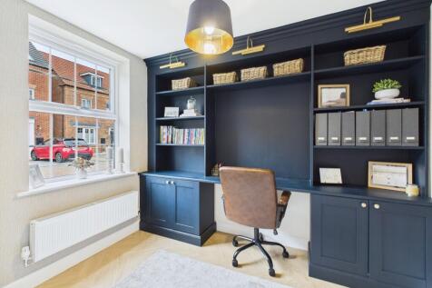 CAM03162G0-PR0107-STILL034