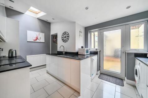 1375393-6-690a12d638ea8