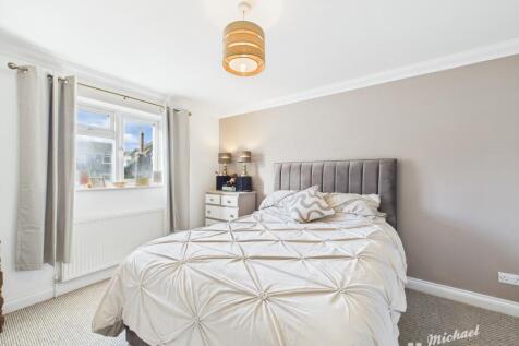 CAM02773G0-PR0264-STILL007