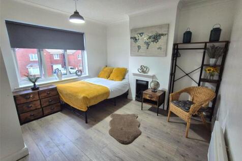 Bedroom/Kitchen