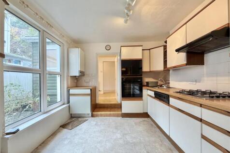 Flat 1 - Kitchen.jpg