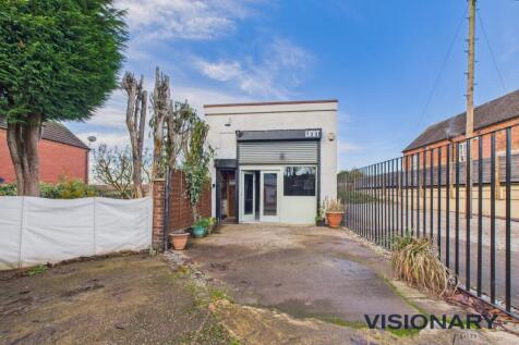 CAM03522G0-PR0228-STILL001