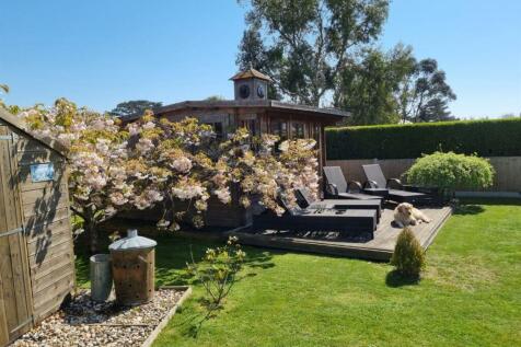 STORAGE SHED &amp; SUMMER HOUSE
